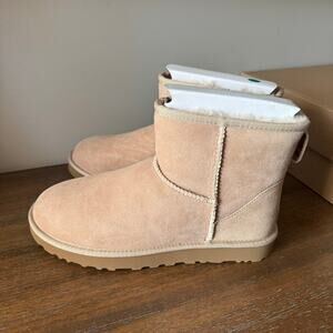 UGG Woman’s Sand Classic Mini II Winter Boots- Size 10